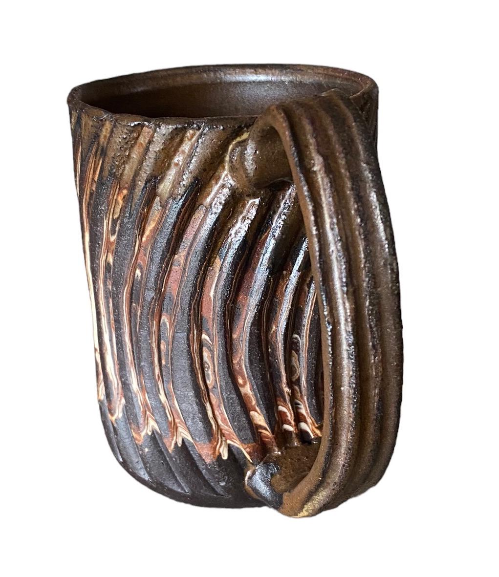 Red and Black Carved Agateware 12-Ounce Coffee or Tea Mug: Handcrafted Elegance for Your Morning Brew (B-9)