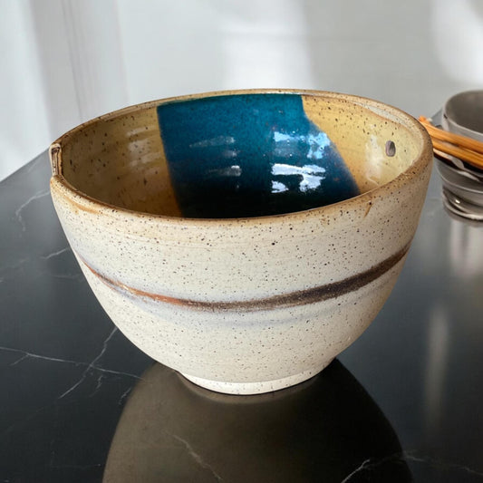 Small Agateware Rice or Noodle Bowl with Coordinating Chopsticks: Stylish Dining Essentials for Your Asian Cuisine