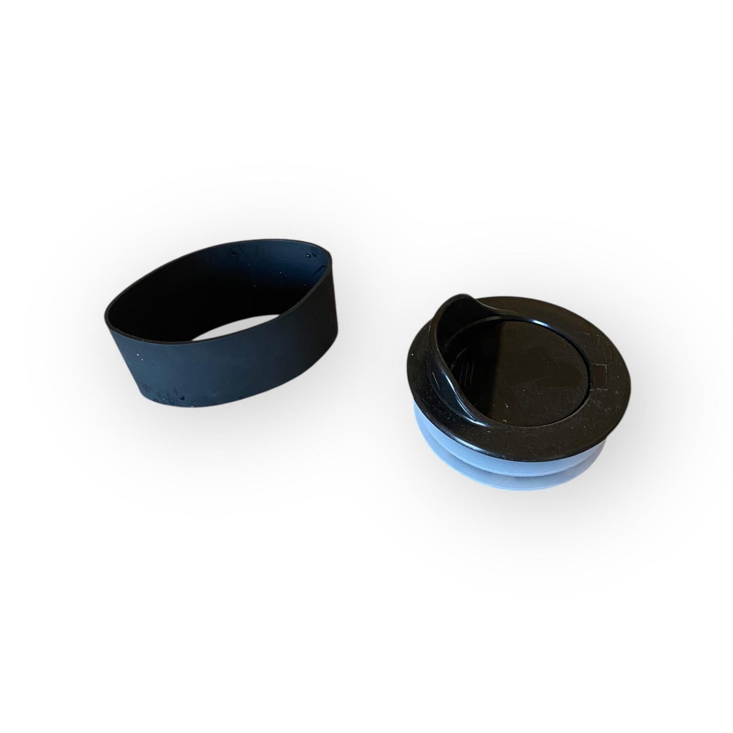 Handmade Travel Mug With Carved Daisy Flower Design – 16 oz Stoneware Ceramic with BPA-Free Locking Lid | Artisan Coffee & Tea Cup