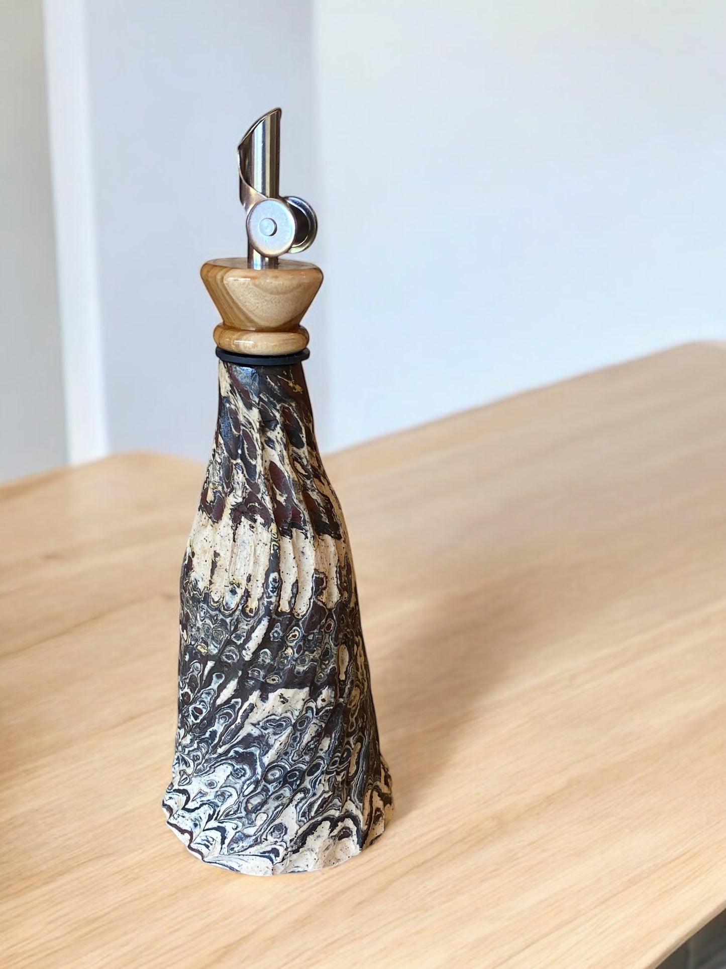 Ceramic Olive Oil Dispenser Bottle, Opaque Oil Cruet Protects Oil to Reduce Oxidation, Suitable for Storage Oil, Vinegar, & Other Liquids
