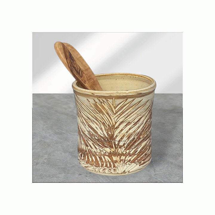 Agateware Deeply Fluted Utensil Crock For Kitchen