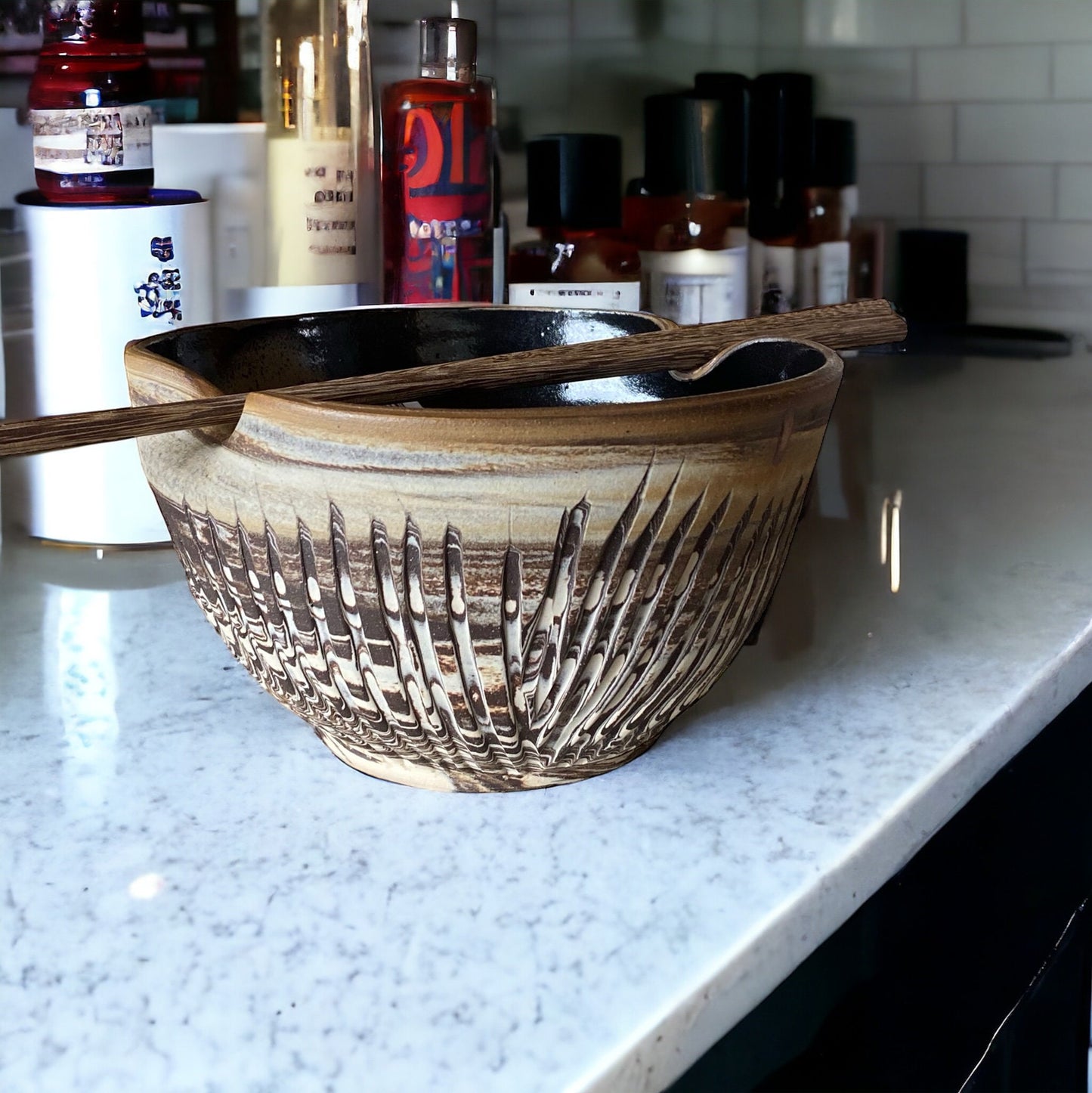 Handcrafted Agateware Ramen Bowl Set: Stoneware Noodle Dish with Chopsticks for Japanese Cuisine