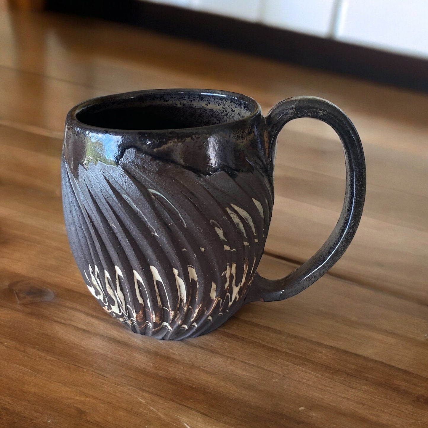 Red and Black Carved Agateware 12-Ounce Coffee or Tea Mug: Handcrafted Elegance for Your Morning Brew